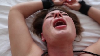 POV: Твоя соседка-милфа сказала, что она Into Bondage... Теперь она связана и умоляет о твоем анальном кримпае