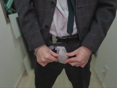 我慢汁でパンツびちょびちょのスーツ男子の手コキオナニー - Screenshot 15 of 16 - 男性