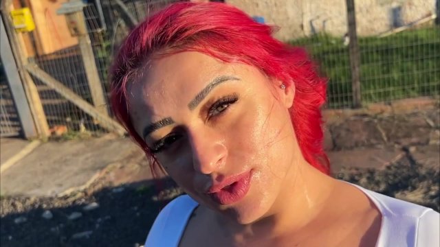 MILF RUIVA PRECISA DE CREME FACIAL – CAMILA RECEBE TUDO NO ROSTO!