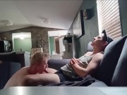 Twink chupando y montando polla