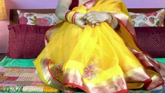 hot bhabhi ki yellow saree indian style, hotel me chod diya xxx ,Hindi Audio Porn