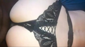 elle secoue ses fesses pour que le BBC l'encule profond