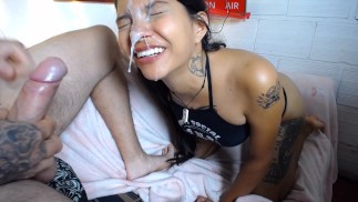 Deepthroat salvaje con final explosivo en mi cara 😈💦