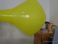 This secretary makes a huge pop hit with her Martian balloon (Full video on C4S / MV / OF / Membersi