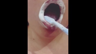CLEANING MY DIRTY MOUTH AFTER HUGE CREAMPIE/CLOSE UP