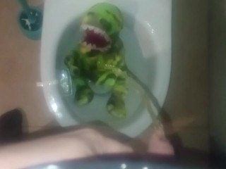 Красочный тираннозавр писает