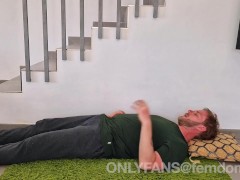 Amateur trampling hard in sneaker and barefoot