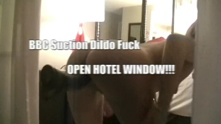 Femme exhibitionniste Helena Price - Ventouse de fenêtre d’hôtel échangiste bbc gode baise pour voyeur !!