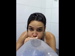 Marianna broadcasts live with her balloons from the shower (full video on C4S / MV / OF / Membersite
