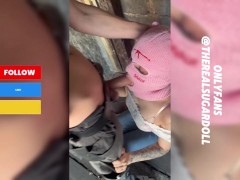 „Baustellen-Blowjob der Extraklasse – Skimaske, pink & verdammt tief!“