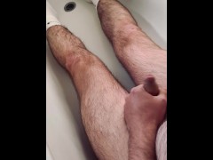 Wank in bathtub and Thick Cum