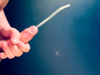Дрочу большой твердый член - распыляю большую порцию липкой спермы