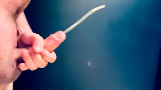 Branler une grosse bite dure - pulvériser une grosse charge de sperme collant