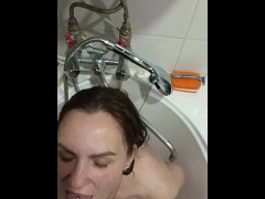 Обоссали Машу в ванной - Screenshot 11 of 16 - Pissing