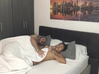 I fill my girlfriend’s pussy very early in the morning.