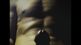 Perfekter Körper masturbiert mit großem Schwanz Joi asmr Dick