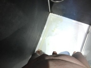 Писаю перед душем