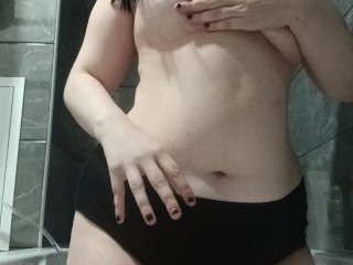 Большая грудь горячей брюнетки