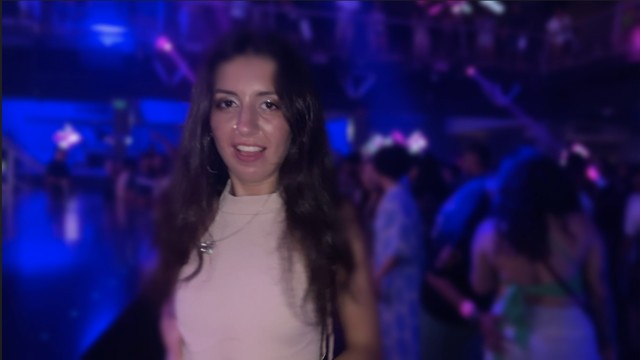 Chica cachonda de follame.uno aceptó tener sexo en el baño de una discoteca