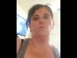 Играю со своей киской, пока не лопну