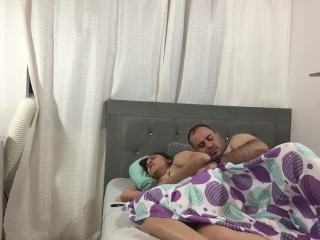 I fuck my girlfriend until we have orgasms very early in the morning.