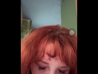 Рыжая стонет и давится огромным членом и глубоко заглатывает в фургоне на публике