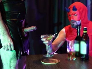 🌶️ Частная вечеринка! Официант с большим членом кончил в мой коктейль 💦🍷