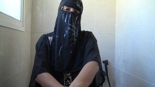 Moroccan beurette from Marseille let a man all over her hijab