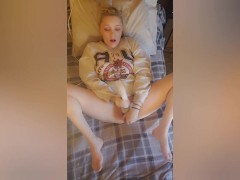 Vea Chevelle tries inflatable dildo