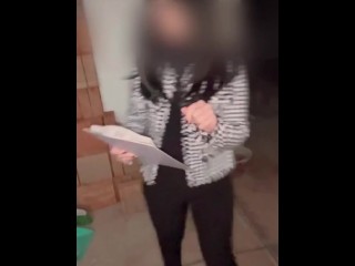 Шлюховатый агент по недвижимости сосет член арендодателя за деньги