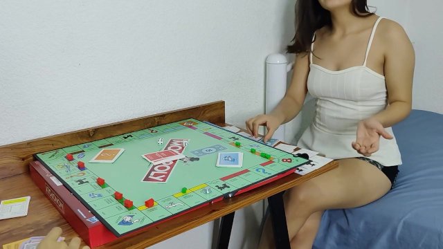 Jugando monopoly con mi hermanastro