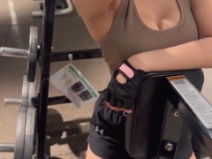 【個人撮影】ジムでムラムラ我慢できず更衣室でイラマフェラ抜き/イラマ/素人/巨乳/美乳/中出し/ハメ撮り/声我慢/美女/日本人av/高速ピストン/アクメ/激イキ/生ハメ/個人撮影/大学生/エロ/下着 - Screenshot 1 of 16 - Japanese 無 修正
