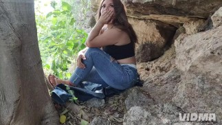 Прогулка в парке с подругой закончилась тем, что я ее трахнул.