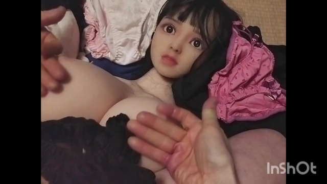 ラブドール夏美のおっぱいをいやらしく触っていく・・・5