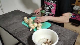 Тушёная картошка с мясом, грибами и сметаной