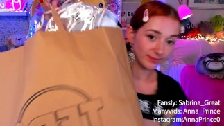 Unboxing della decorazione di compleanno in anticipo