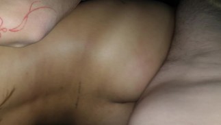 Sexe passionné dans la voiture en public - POV avec ma copine coquine