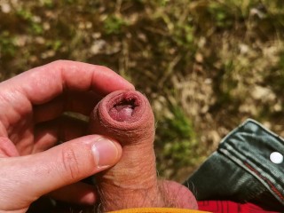 🌶️ 毛茸茸的淫荡男人在镜头前在春天的森林里撒尿 💦