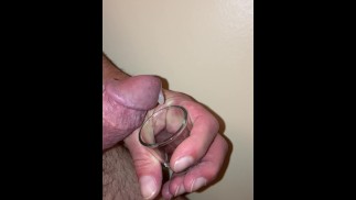 Саморазрушенный кончил без рук попал в рюмку и сразу же врезался мне в горло