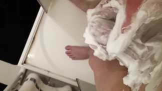 My body under the shower (3) with one testicle