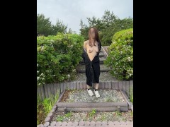 誰かに見られてる？お外で裸で歩いて回りをキョロキョロ - Screenshot 3 of 16 - Public