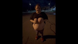 BBW Schlampe liebt es, in der Öffentlichkeit anzugeben