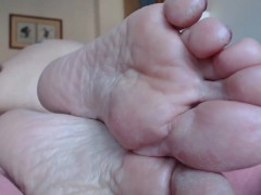 Dry feet close up 14/16