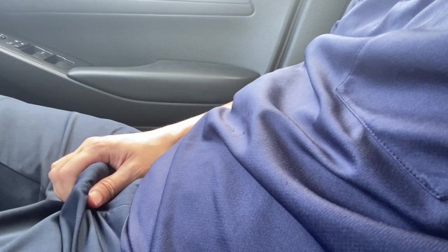 いつバレるかわからない車内でオナニーしてみた
