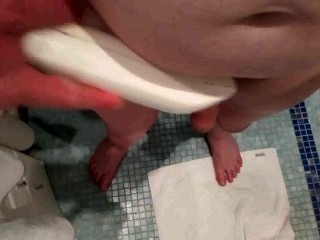 Мое тело под душем (13) с одним яичком
