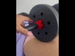 Mientras entreno ella me calienta con su culo - Screenshot 1 of 16 - Horny