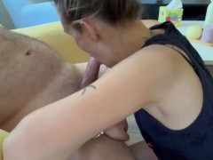 Il adore quand je le suce sans les mains
