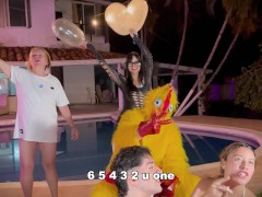 Frisby's chicken organizes fight between ALIX VLOGS and LARA ROSS to see who will fuck his fat cock