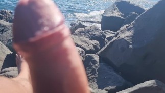 ARRAPATO IN PUBBLICO | SEGA PUBBLICA E CAZZO GROSSO CARICO DI PISCIO - VIENI A GUARDARMI ANCHE TU