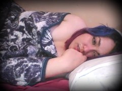 Shy Chubby Girlfriend Masturbating under the covers - Screenshot 15 of 16 - Video Caseiro